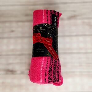 Victoria's Secret Holiday Scarf 2020 Plush Plaid OS NWT Cozy Winter